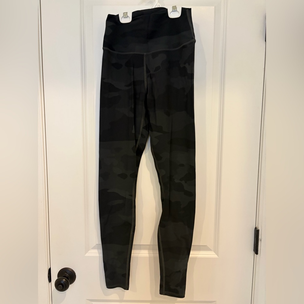 ALO Women’s Black Camouflage Leggings XS